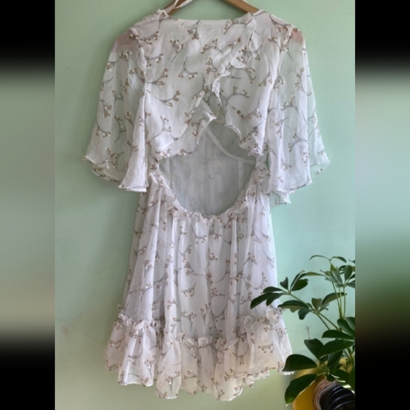 Selfie Leslie Flowy Floral Princess Dress- White - Picture 6 of 7